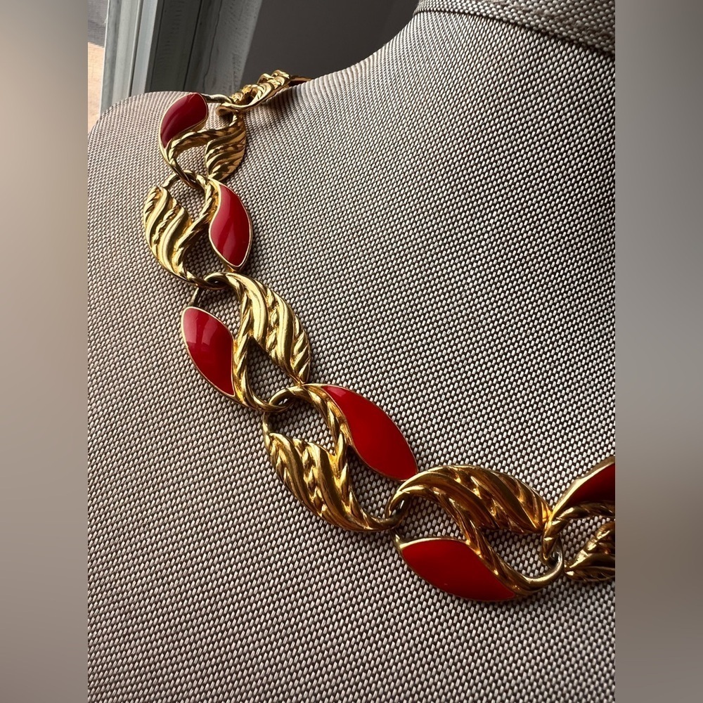 Vintage unsigned Choker Gold Toned Necklace Flex Omega Red And White Enamel - Picture 7 of 7